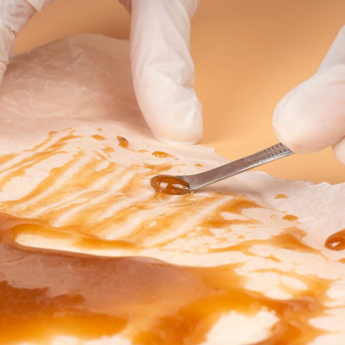 What's the Difference Between Live Resin and Live Rosin? 1 What's the Difference Between Live Resin and Live Rosin? - Naturally Mignon CBD